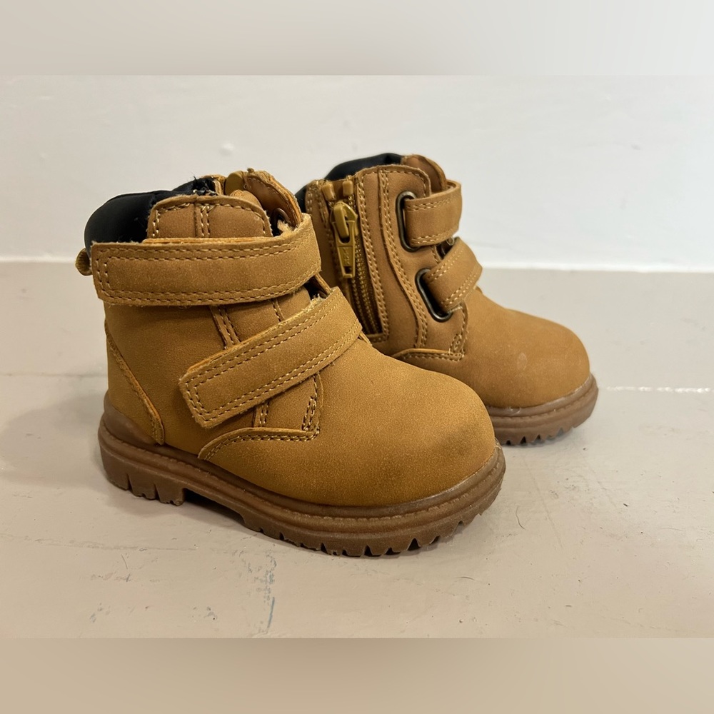 Wonder Nation Baby Boys Tucker Boot size 4